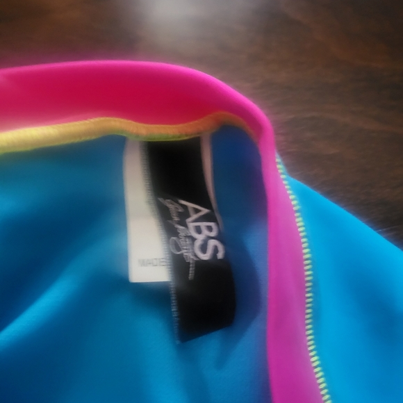 2 piece bathing suit.Pink blue and green. Size 6 - Picture 5 of 7